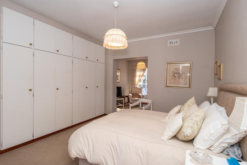 4 Bedroom Property for Sale in Constantia Western Cape